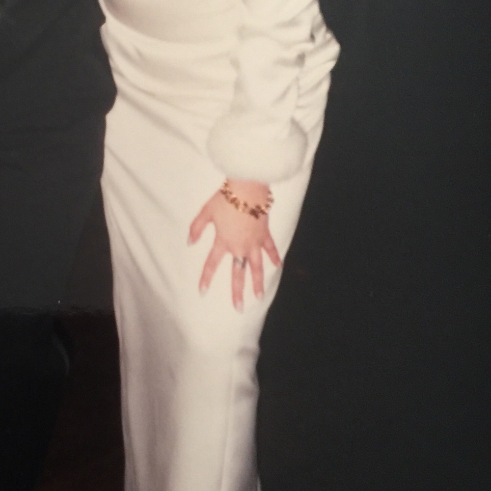 Cream Color Gown - Picture 3 of 16